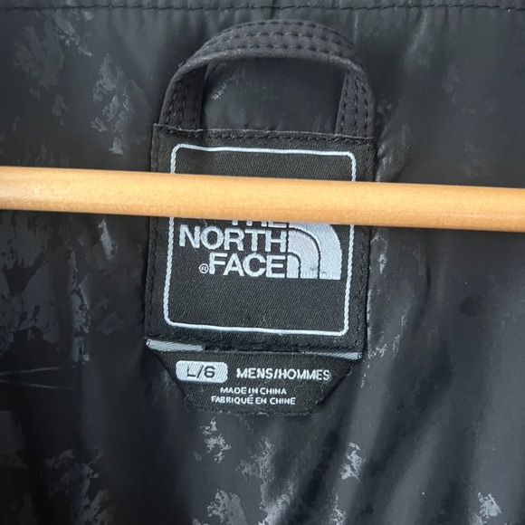 The North Face Men's Black Performance Jacket - Picture 6 of 12